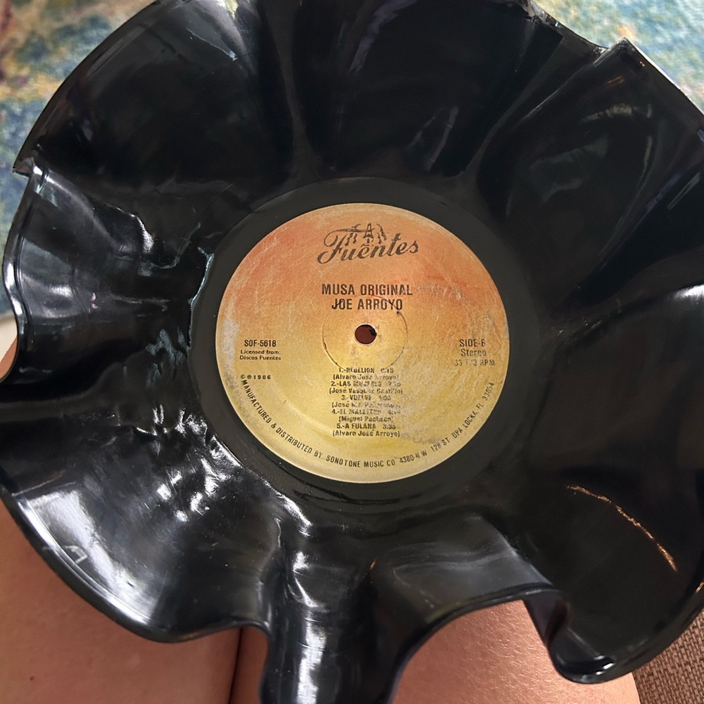 Record bowl Fuentes music record Joe Arroyo